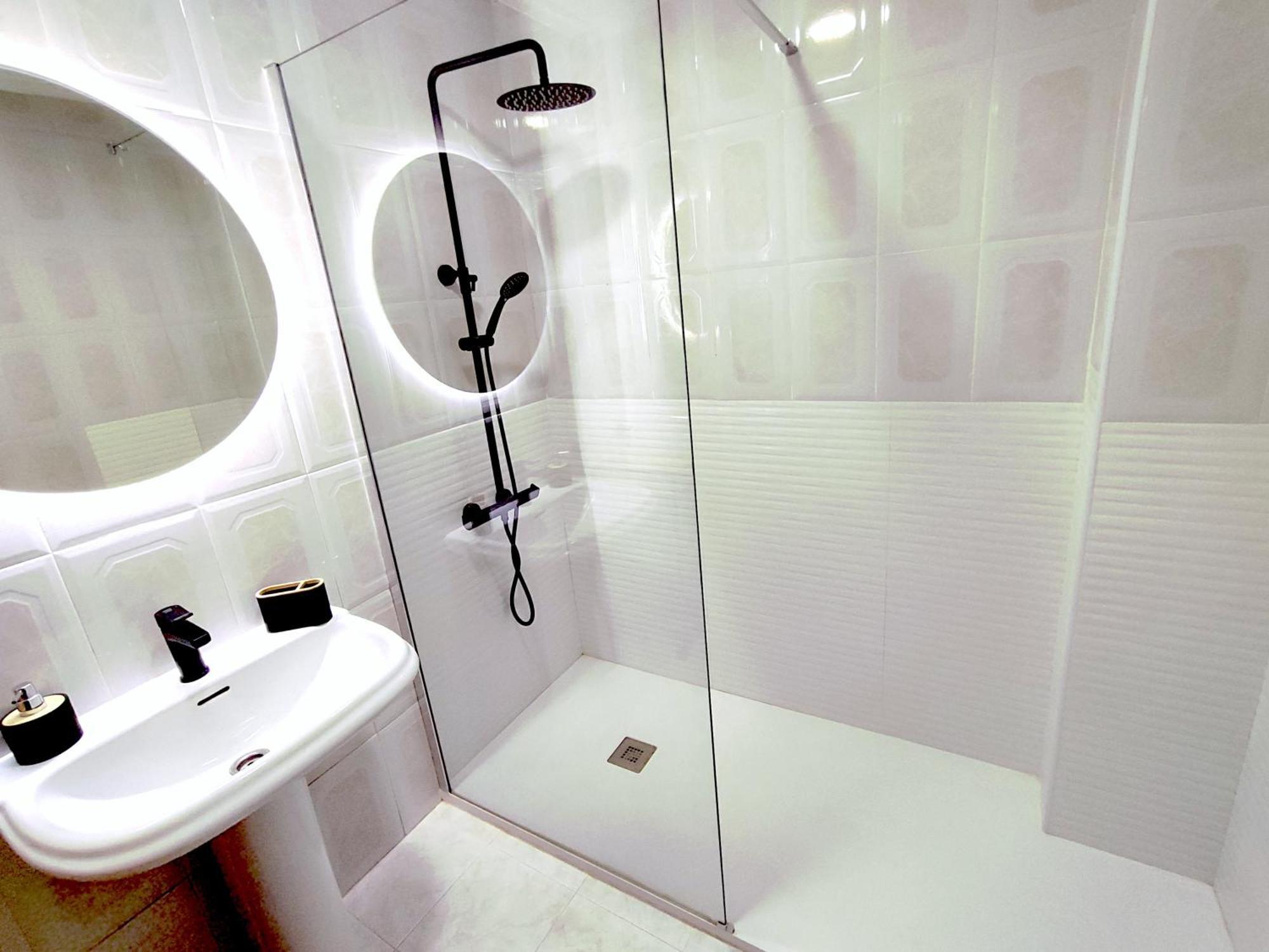 Diseno Y Relax Apartamento De Dos Habitaciones Cerca De La Playa Malaga Luaran gambar